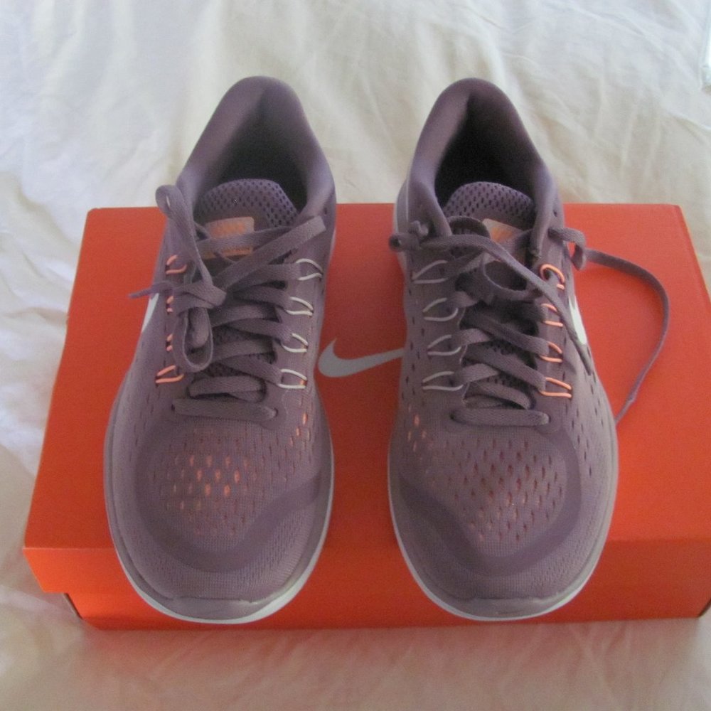 Nike Flex 2017 RN Size 7